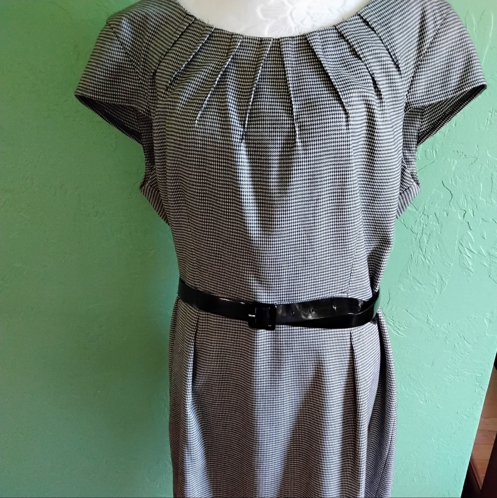 HOUNDSTOOTH PATTERN  SIZE 16 DRESS
